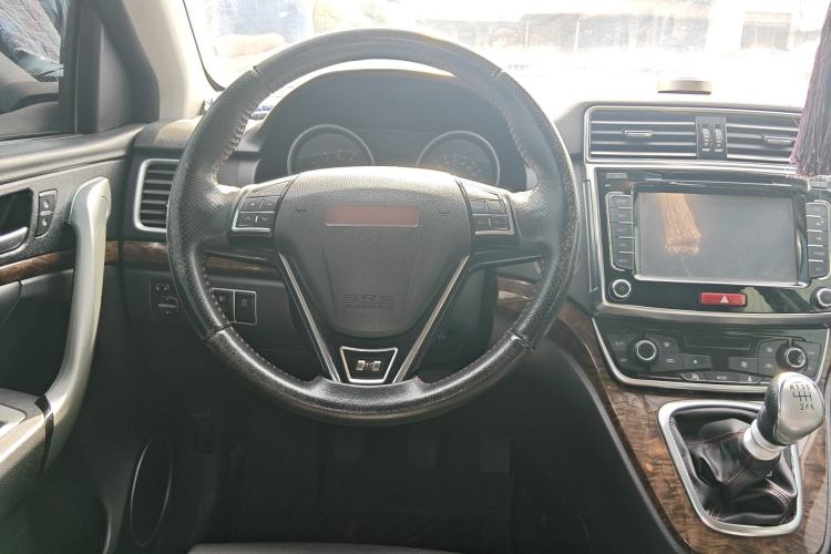 Used Haval H6 2015 Sport Edition 1.5T Manual Two-Wheel Drive Elite Model Steering Wheel