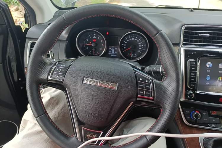 Used Haval H6 2015 Revised Version Sport Edition 1.5T Manual Two-Wheel Drive Premium Trim Steering Wheel