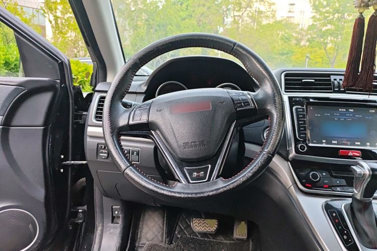 Used Haval H6 2015 Sport Edition 1.5T Automatic Two-Wheel Drive Luxury Model Steering Wheel