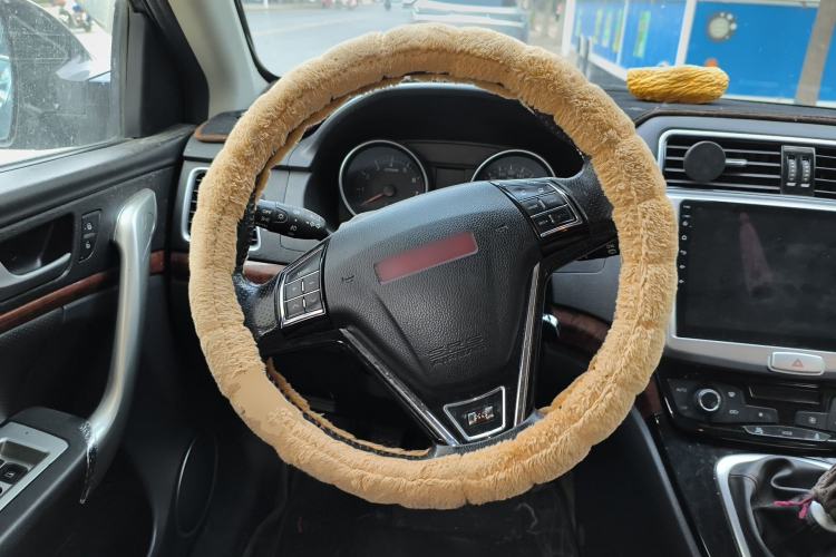 Used Haval H6 2015 Sport Edition 1.5T Manual Two-Wheel Drive Elite Model Steering Wheel
