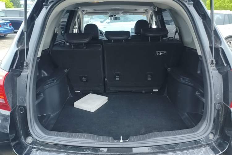 Used Haval H6 2015 Sport Edition 1.5T Automatic Two-Wheel Drive Luxury Model Trunk