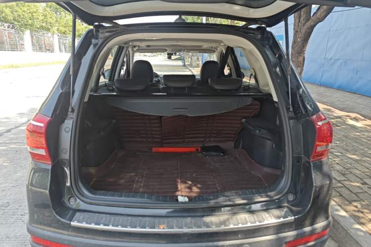 Used Haval H6 2015 Sport Edition 1.5T Automatic Two-Wheel Drive Luxury Model Trunk