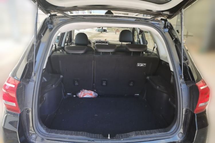 Used Haval H6 2015 Revised Version Sport Edition 1.5T Manual Transmission Two-Wheel Drive Elite Grade Trunk