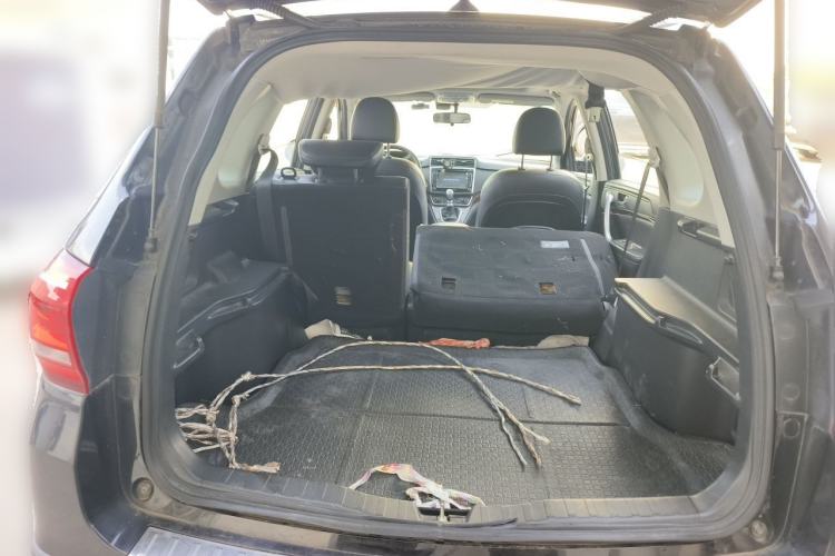 Used Haval H6 2015 Revised Version Sport Edition 1.5T Manual Transmission Two-Wheel Drive Elite Grade Trunk
