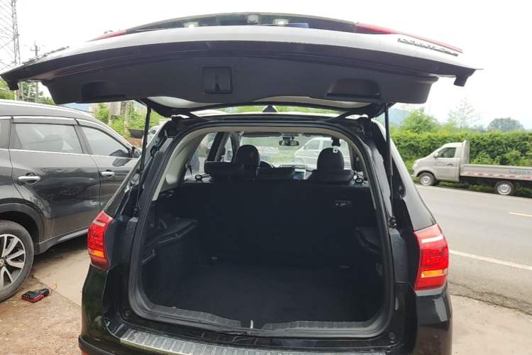 Used Haval H6 2015 Sport Edition 1.5T Automatic Two-Wheel Drive Luxury Model Trunk