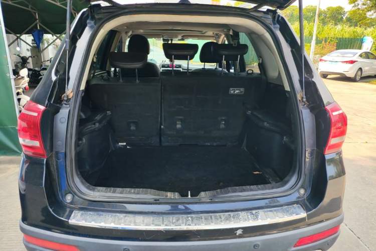 Used Haval H6 2015 Revised Version Sport Edition 1.5T Manual Transmission Two-Wheel Drive Elite Grade Trunk