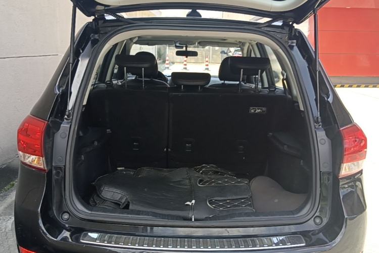 Used Haval H6 2015 Upgraded Model 1.5T Manual Two-Wheel Drive Elite Version Trunk
