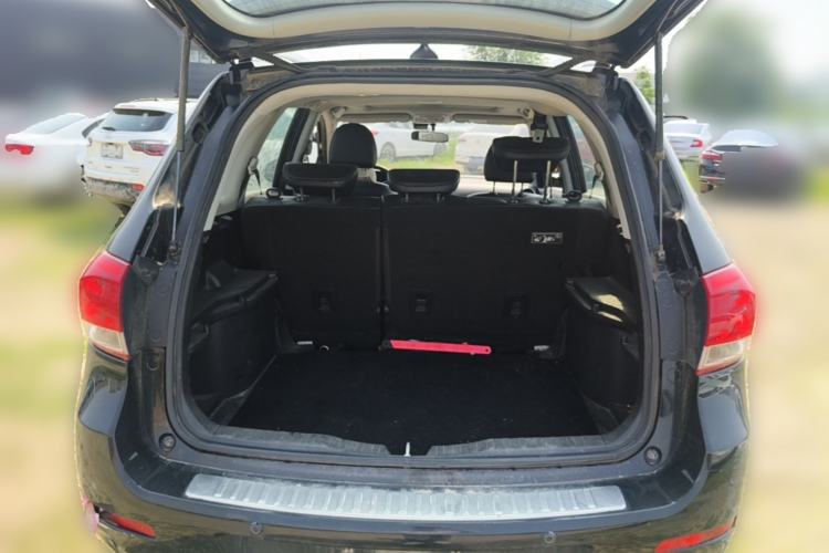 Used Haval H6 2015 Upgraded Model 1.5T Manual Two-Wheel Drive Elite Version Trunk