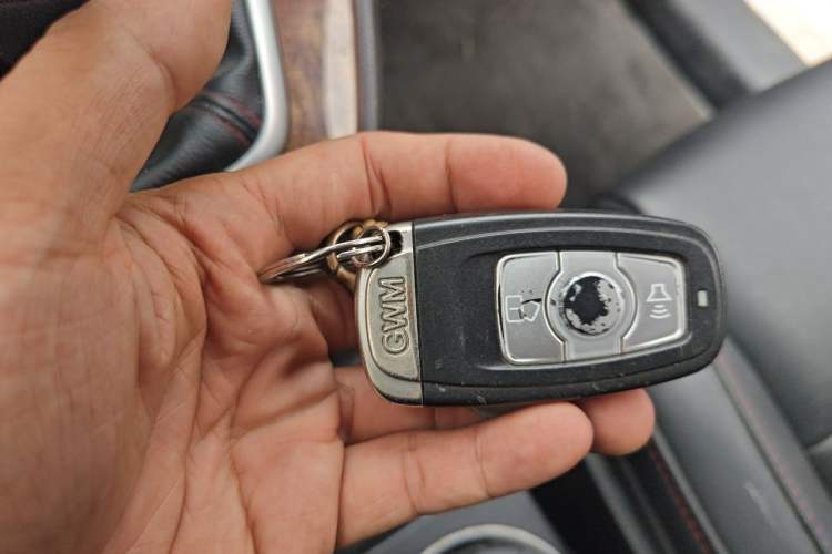 Used Haval H6 2015 Revised Version Sport Edition 1.5T Manual Transmission Two-Wheel Drive Elite Grade Vehicle Key
