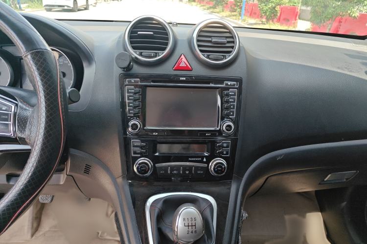 Used Haval H6 2015 Upgraded Model 1.5T Manual Two-Wheel Drive Elite Version Audio And AC Panel