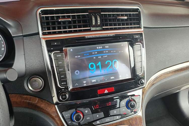 Used Haval H6 2015 Revised Version Sport Edition 1.5T Manual Transmission Two-Wheel Drive Elite Grade Audio And AC Panel