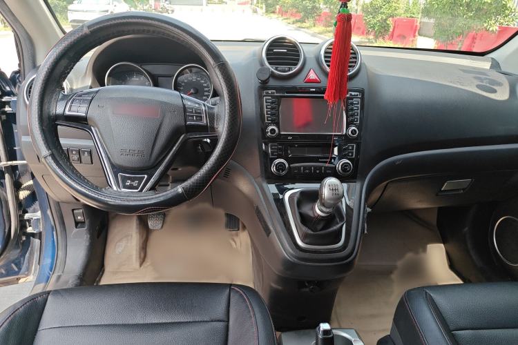Used Haval H6 2015 Upgraded Model 1.5T Manual Two-Wheel Drive Elite Version Center Console