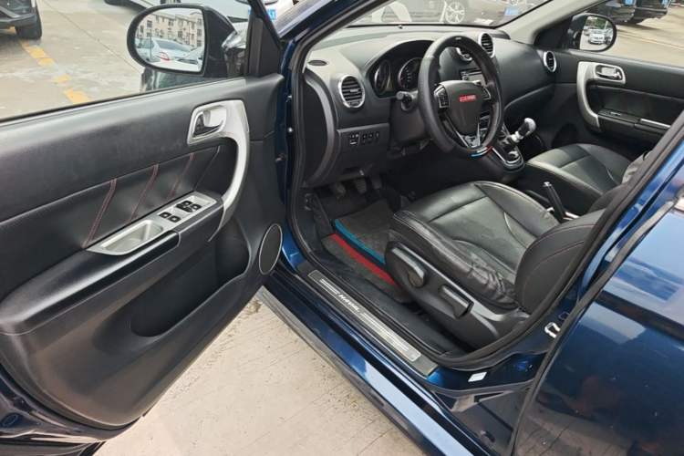 Used Haval H6 2015 Upgraded Model 1.5T Manual Two-Wheel Drive Elite Version Driver Seat