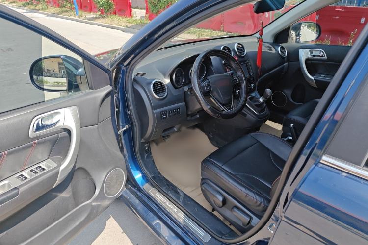 Used Haval H6 2015 Upgraded Model 1.5T Manual Two-Wheel Drive Elite Version Driver Seat