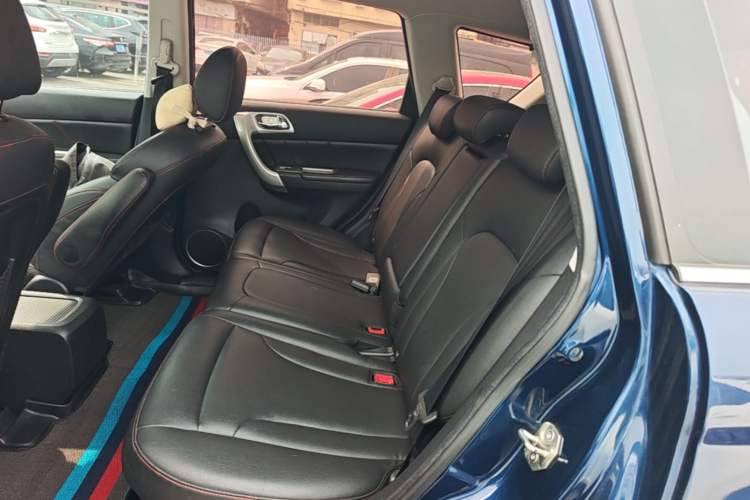 Used Haval H6 2015 Upgraded Model 1.5T Manual Two-Wheel Drive Elite Version Left Rear Seat
