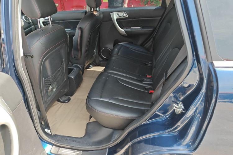Used Haval H6 2015 Upgraded Model 1.5T Manual Two-Wheel Drive Elite Version Left Rear Seat