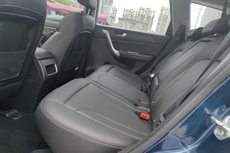 Used Haval H6 2015 Revised Version Sport Edition 1.5T Manual Transmission Two-Wheel Drive Elite Grade Left Rear Seat