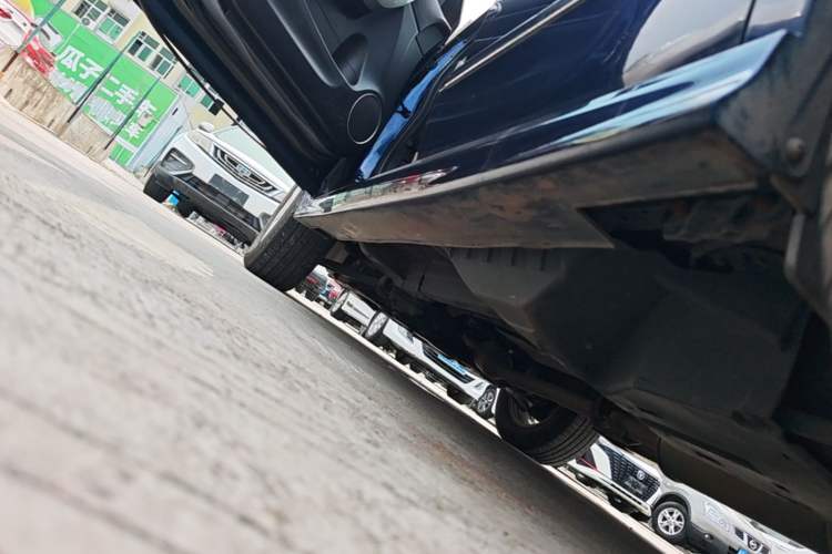 Used Haval H6 2015 Upgraded Model 1.5T Manual Two-Wheel Drive Elite Version Left Side Sill