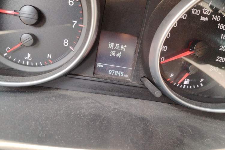 Used Haval H6 2015 Upgraded Model 1.5T Manual Two-Wheel Drive Elite Version Odometer Close Up