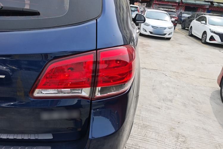 Used Haval H6 2015 Upgraded Model 1.5T Manual Two-Wheel Drive Elite Version Right Rear Taillight