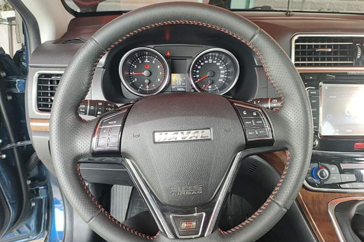 Used Haval H6 2015 Revised Version Sport Edition 1.5T Manual Transmission Two-Wheel Drive Elite Grade Steering Wheel