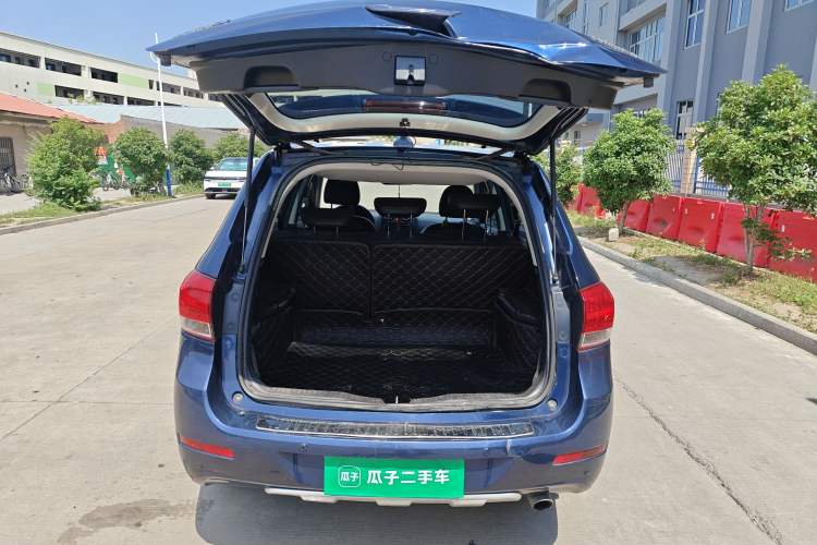 Used Haval H6 2015 Upgraded Model 1.5T Manual Two-Wheel Drive Elite Version Trunk