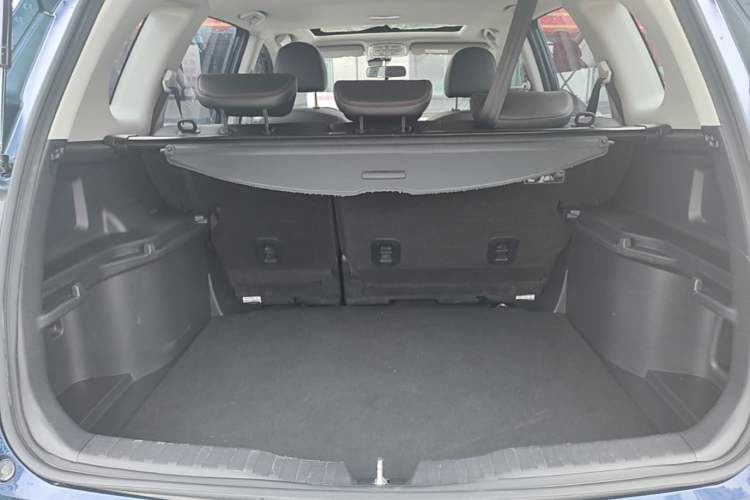 Used Haval H6 2015 Revised Version Sport Edition 1.5T Manual Transmission Two-Wheel Drive Elite Grade Trunk
