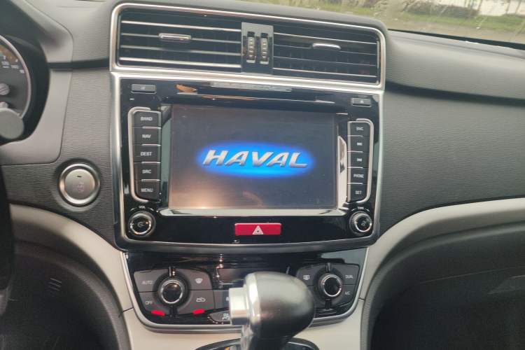Used Haval H6 2015 Sport Edition 1.5T Automatic Two-Wheel Drive Luxury Model Audio And AC Panel