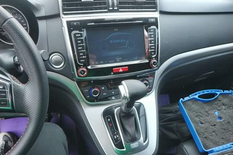 Used Haval H6 2015 Sport Edition 1.5T Automatic Two-Wheel Drive Luxury Model Audio And AC Panel
