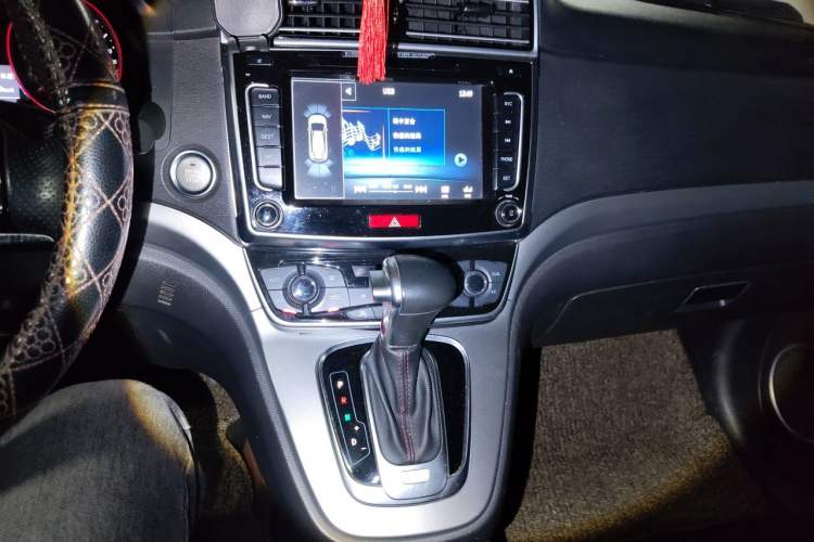Used Haval H6 2015 Sport Edition 1.5T Automatic Two-Wheel Drive Luxury Model Audio And AC Panel