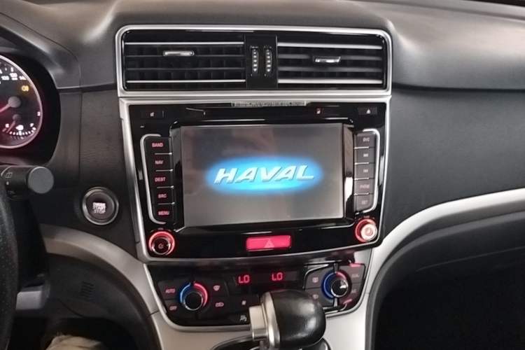 Used Haval H6 2015 Sport Edition 1.5T Automatic Two-Wheel Drive Luxury Model Audio And AC Panel