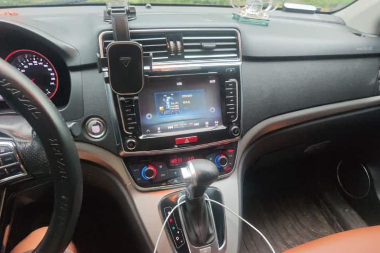 Used Haval H6 2015 Sport Edition 1.5T Automatic Two-Wheel Drive Luxury Model Audio And AC Panel