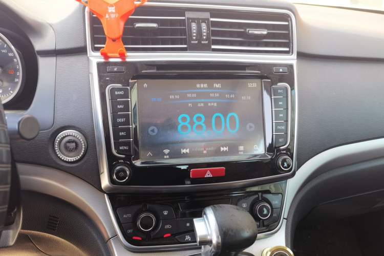 Used Haval H6 2015 Sport Edition 1.5T Automatic Two-Wheel Drive Luxury Model Audio And AC Panel