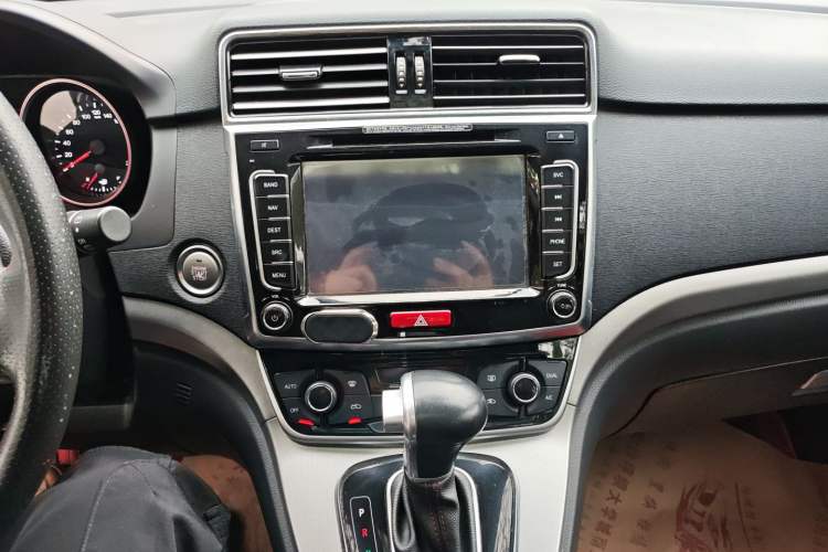 Used Haval H6 2015 Sport Edition 1.5T Automatic Two-Wheel Drive Luxury Model Audio And AC Panel