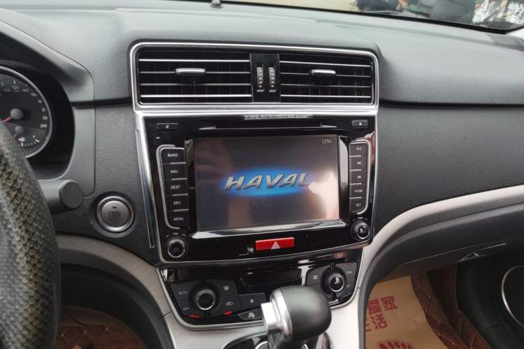 Used Haval H6 2015 Sport Edition 1.5T Automatic Two-Wheel Drive Luxury Model Audio And AC Panel
