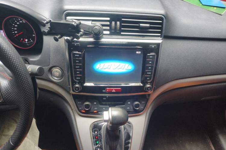 Used Haval H6 2015 Sport Edition 1.5T Automatic Two-Wheel Drive Luxury Model Audio And AC Panel