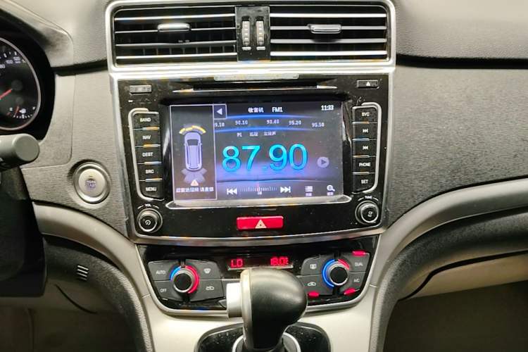 Used Haval H6 2015 Sport Edition 1.5T Automatic Two-Wheel Drive Luxury Model Audio And AC Panel