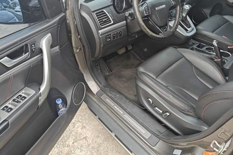 Used Haval H6 2015 Sport Edition 1.5T Automatic Two-Wheel Drive Luxury Model Driver Seat