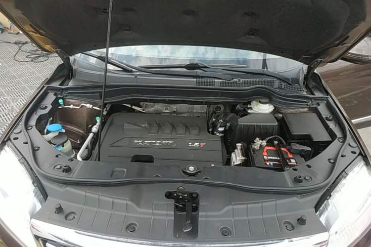 Used Haval H6 2015 Sport Edition 1.5T Automatic Two-Wheel Drive Luxury Model Engine Bay