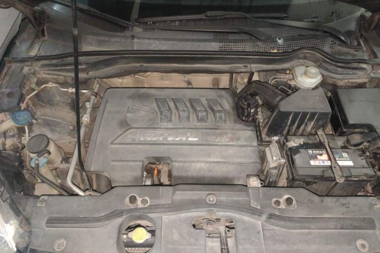 Used Haval H6 2015 Upgraded Model 1.5T Manual Two-Wheel Drive Elite Version Engine Bay