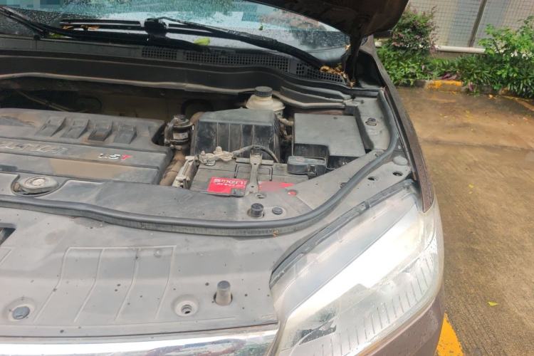 Used Haval H6 2015 Sport Edition 1.5T Automatic Two-Wheel Drive Luxury Model Engine Bay Left
