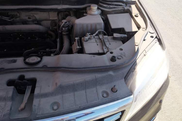 Used Haval H6 2015 Sport Edition 1.5T Automatic Two-Wheel Drive Luxury Model Engine Bay Left
