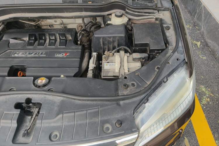 Used Haval H6 2015 Sport Edition 1.5T Automatic Two-Wheel Drive Luxury Model Engine Bay Left