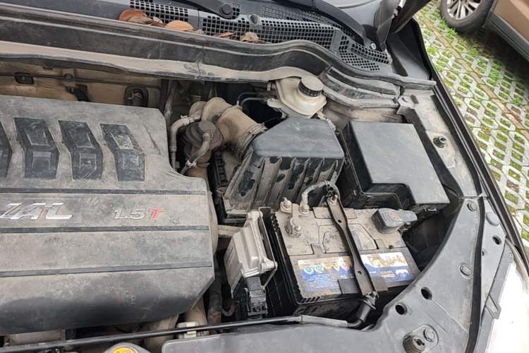 Used Haval H6 2015 Sport Edition 1.5T Automatic Two-Wheel Drive Luxury Model Engine Bay Left