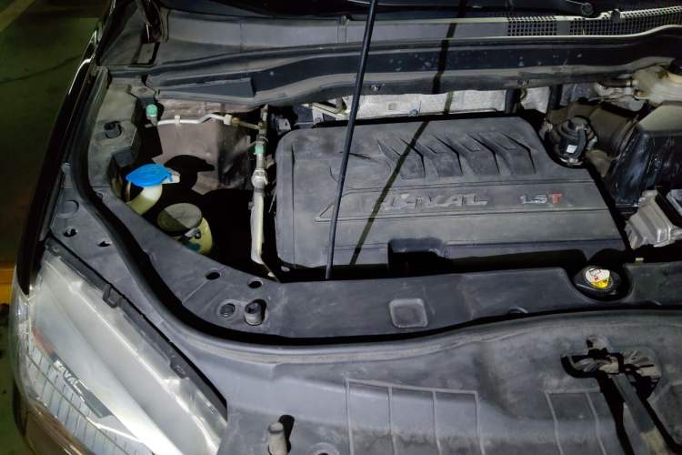Used Haval H6 2015 Sport Edition 1.5T Automatic Two-Wheel Drive Luxury Model Engine Bay Right