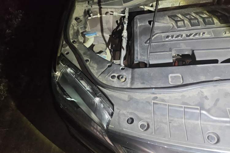 Used Haval H6 2015 Sport Edition 1.5T Automatic Two-Wheel Drive Luxury Model Engine Bay Right