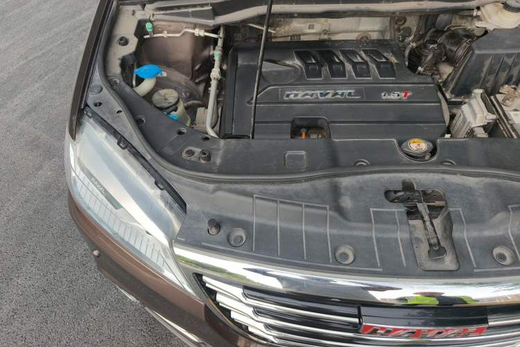 Used Haval H6 2015 Sport Edition 1.5T Automatic Two-Wheel Drive Luxury Model Engine Bay Right