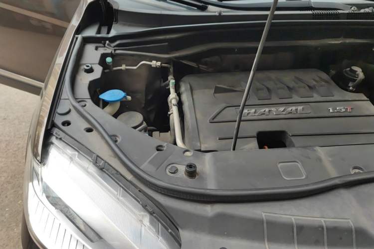 Used Haval H6 2015 Sport Edition 1.5T Automatic Two-Wheel Drive Luxury Model Engine Bay Right
