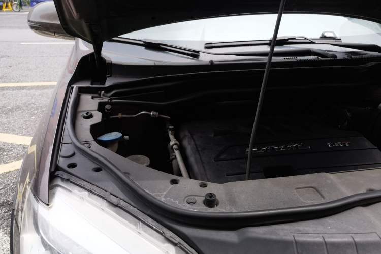 Used Haval H6 2015 Sport Edition 1.5T Automatic Two-Wheel Drive Luxury Model Engine Bay Right