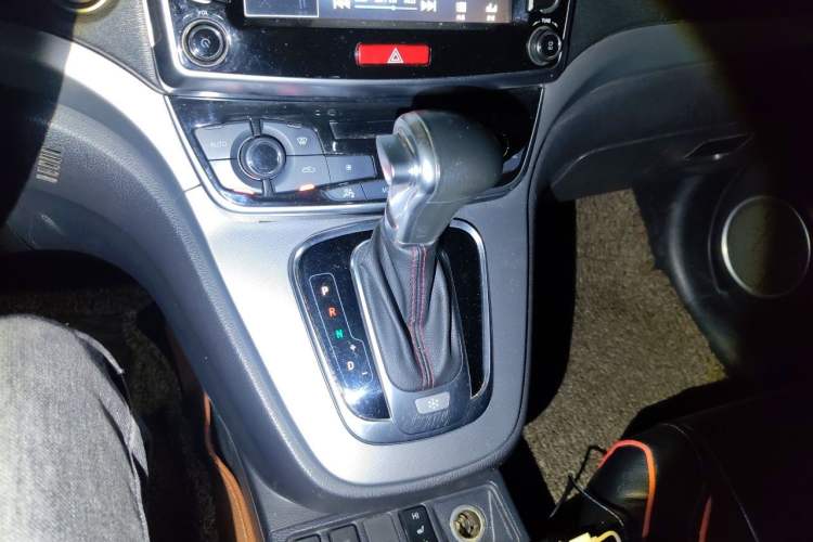 Used Haval H6 2015 Sport Edition 1.5T Automatic Two-Wheel Drive Luxury Model Gear Lever